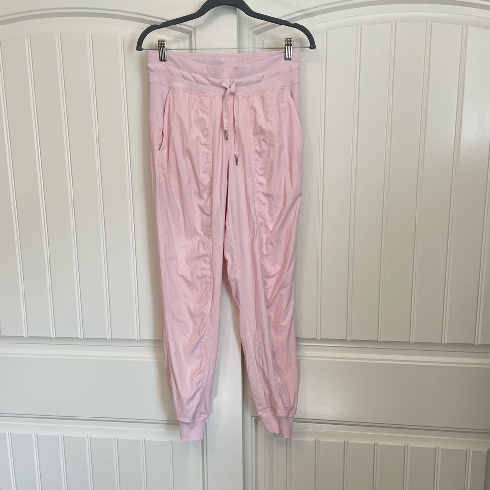Lululemon Dance Studio Mid-Rise Lined Jogger
Strawberry Milkshake size 6